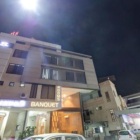 Hotel Navjivan Himatnagar Eksteriør billede