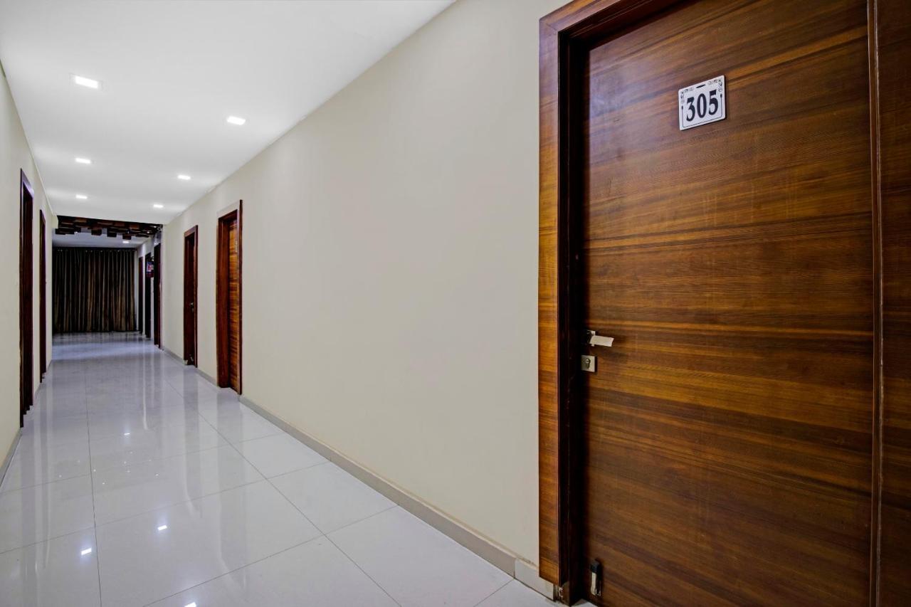 Hotel Navjivan Himatnagar Eksteriør billede