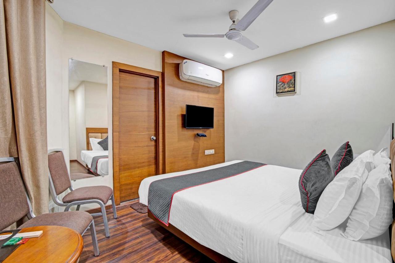 Hotel Navjivan Himatnagar Eksteriør billede