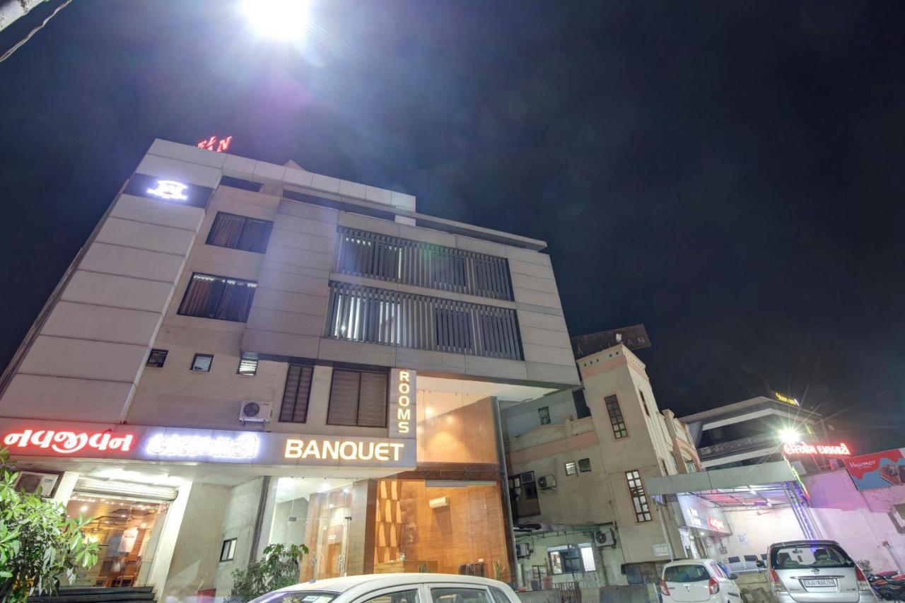 Hotel Navjivan Himatnagar Eksteriør billede