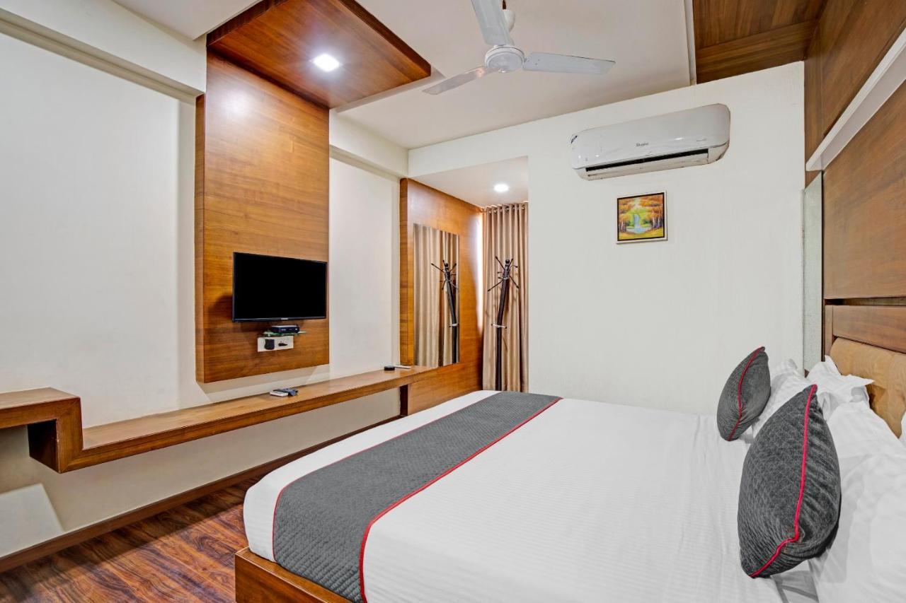 Hotel Navjivan Himatnagar Eksteriør billede