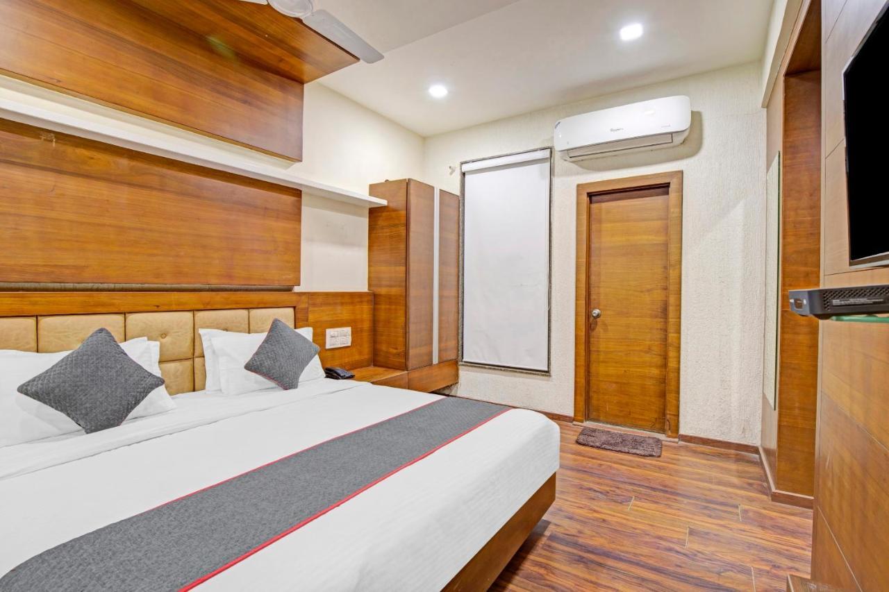 Hotel Navjivan Himatnagar Eksteriør billede