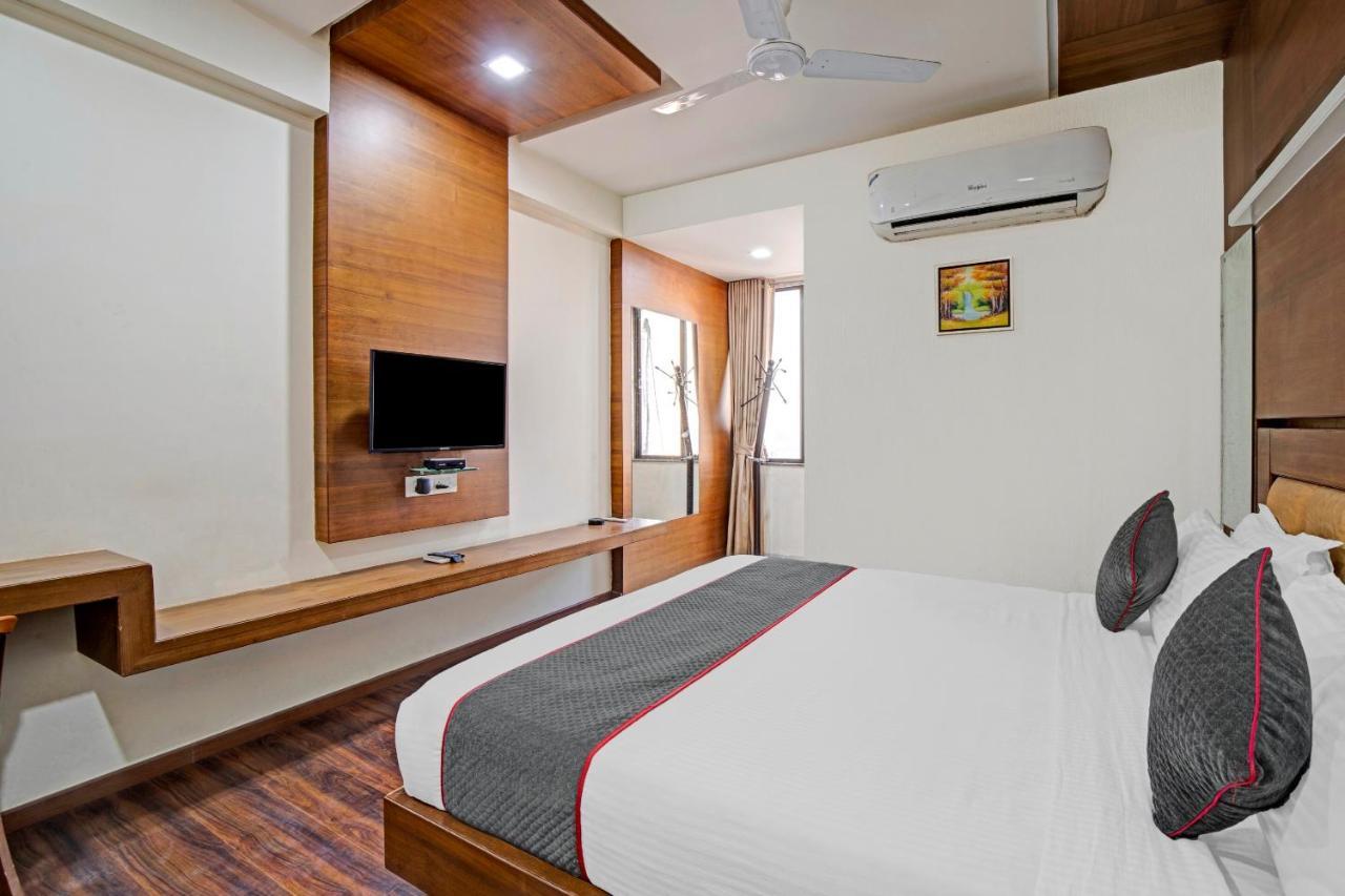 Hotel Navjivan Himatnagar Eksteriør billede