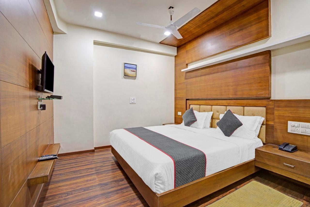 Hotel Navjivan Himatnagar Eksteriør billede
