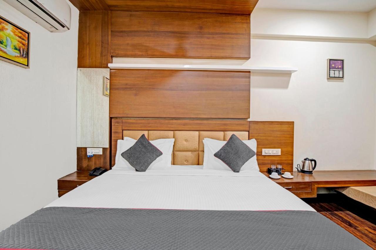 Hotel Navjivan Himatnagar Eksteriør billede
