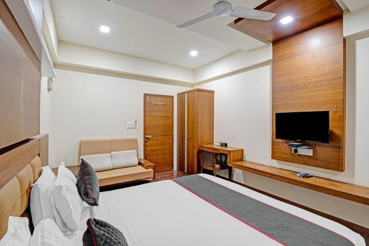 Hotel Navjivan Himatnagar Eksteriør billede