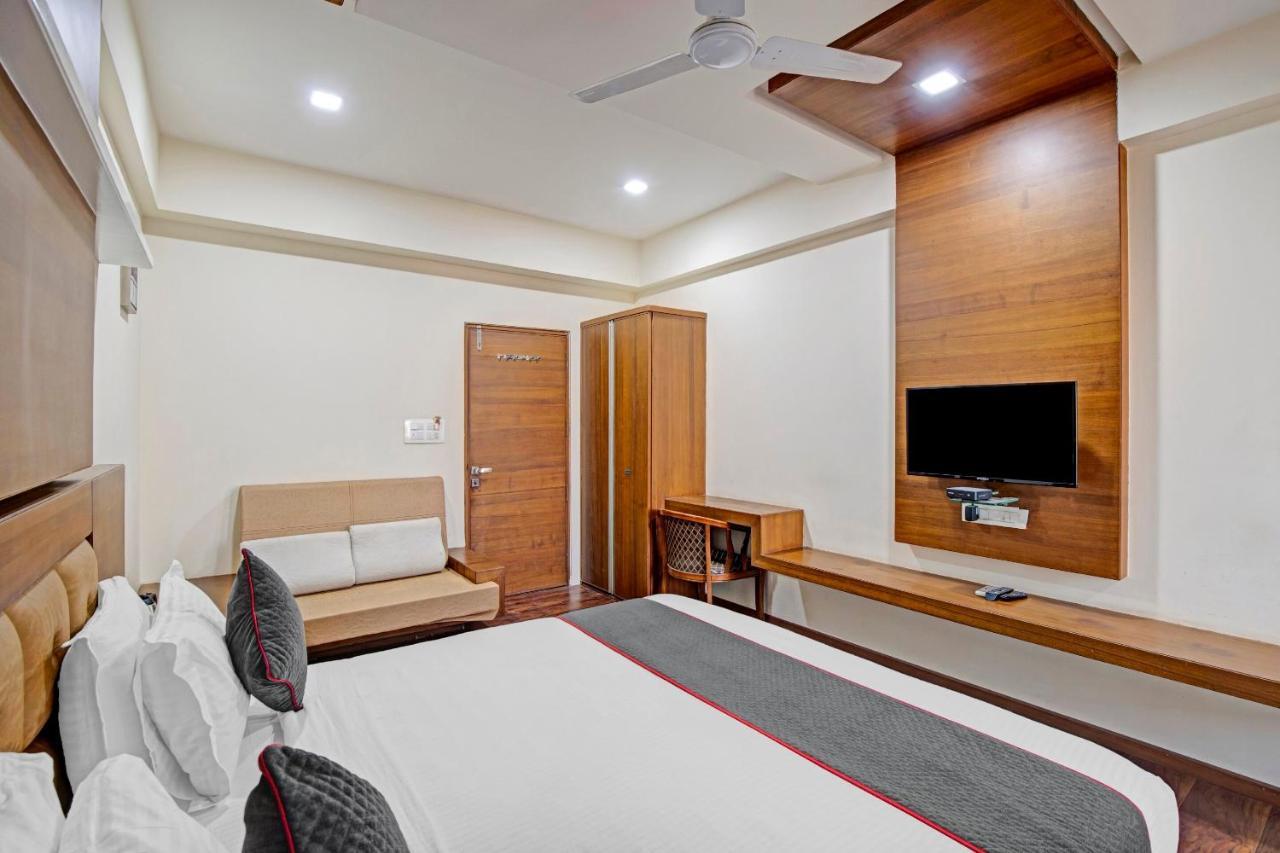 Hotel Navjivan Himatnagar Eksteriør billede