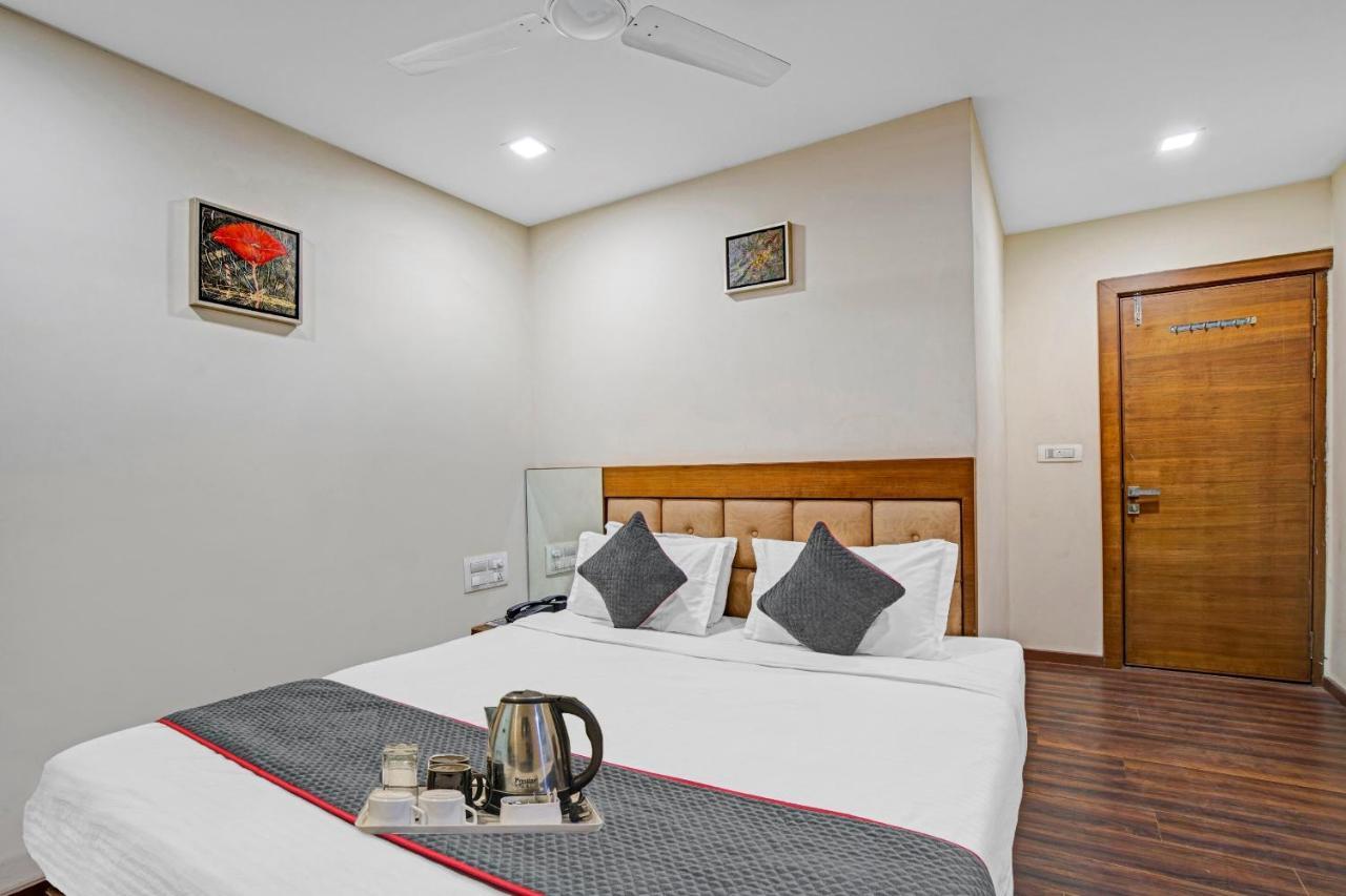 Hotel Navjivan Himatnagar Eksteriør billede