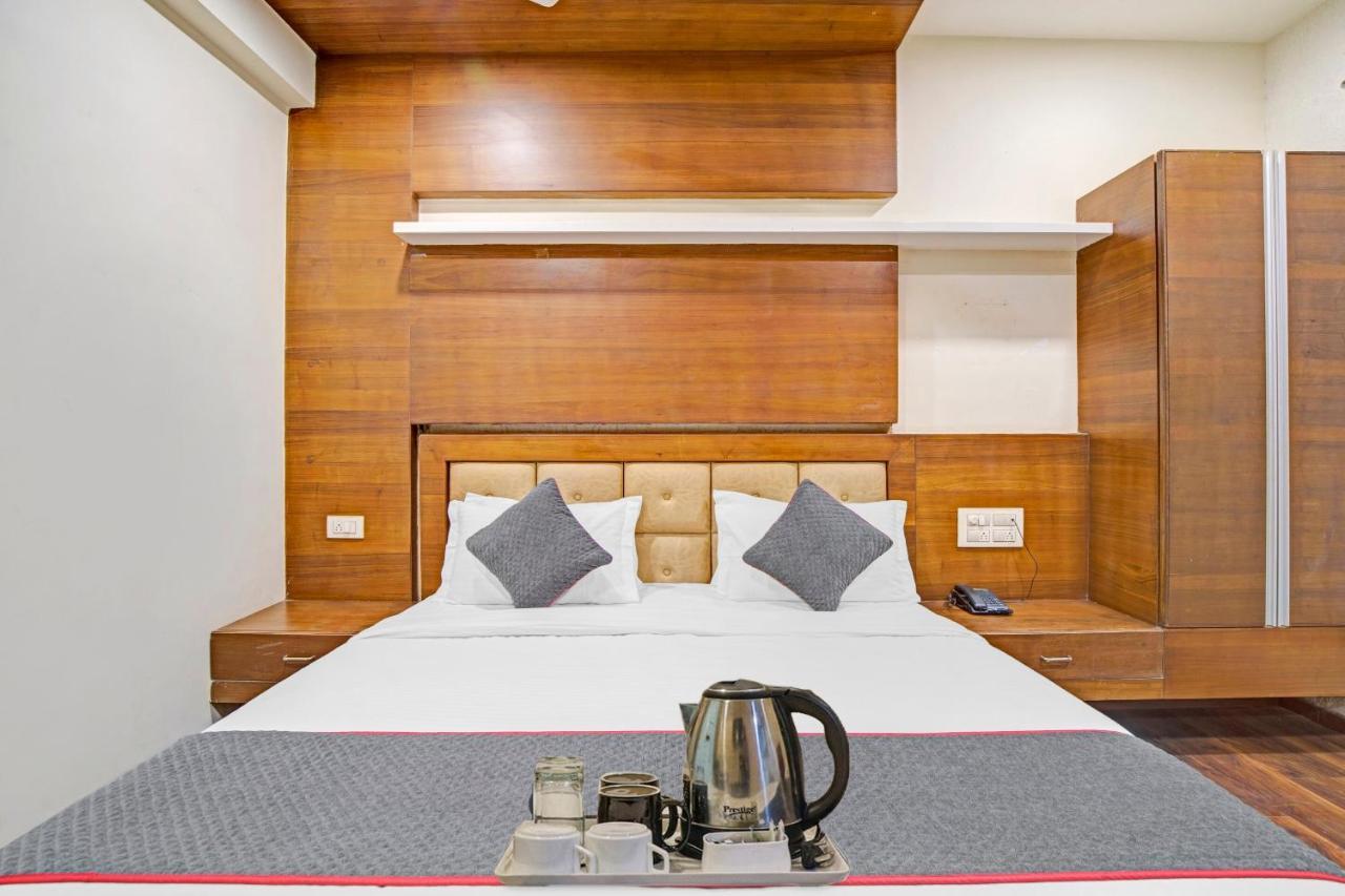 Hotel Navjivan Himatnagar Eksteriør billede